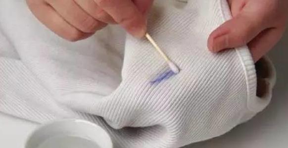 如何把白衣服变黄的衣服洗白,白衣服都旧了又发黄怎么变新