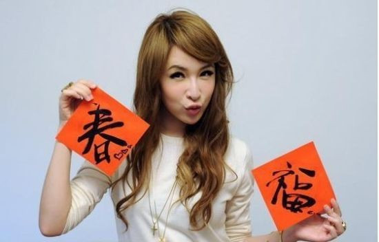 女人眼窝深显老怎么办，如何挽救重塑闪亮美眸？