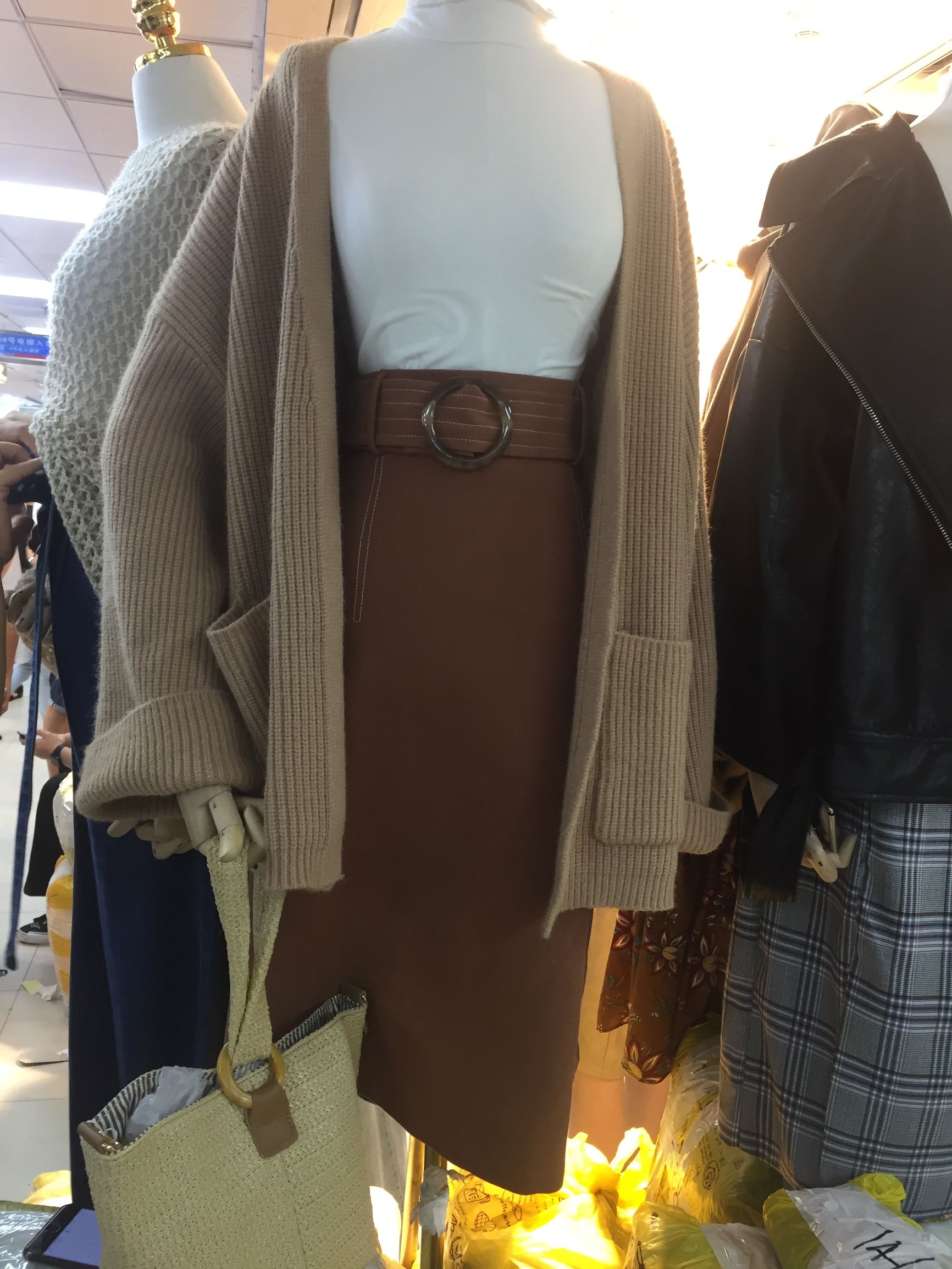 十三行服装批发年底大清仓,十三行服装批发视频