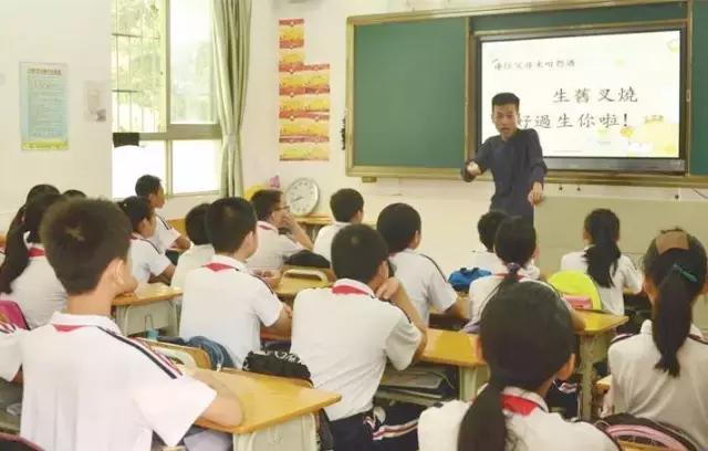 我们期待，越秀山下每个新老广州人，都能用地道粤语愉快交谈