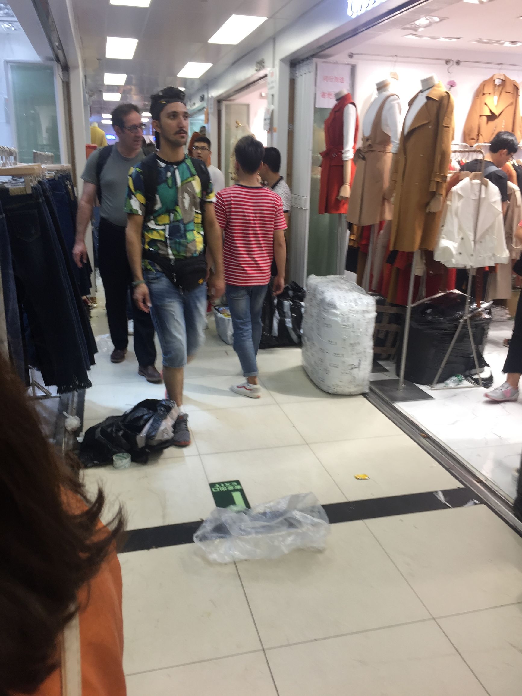 十三行服装批发年底大清仓,十三行服装批发视频