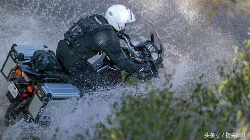 摩托车为什么在雨天易熄火,125摩托车一加油就熄火是怎么回事