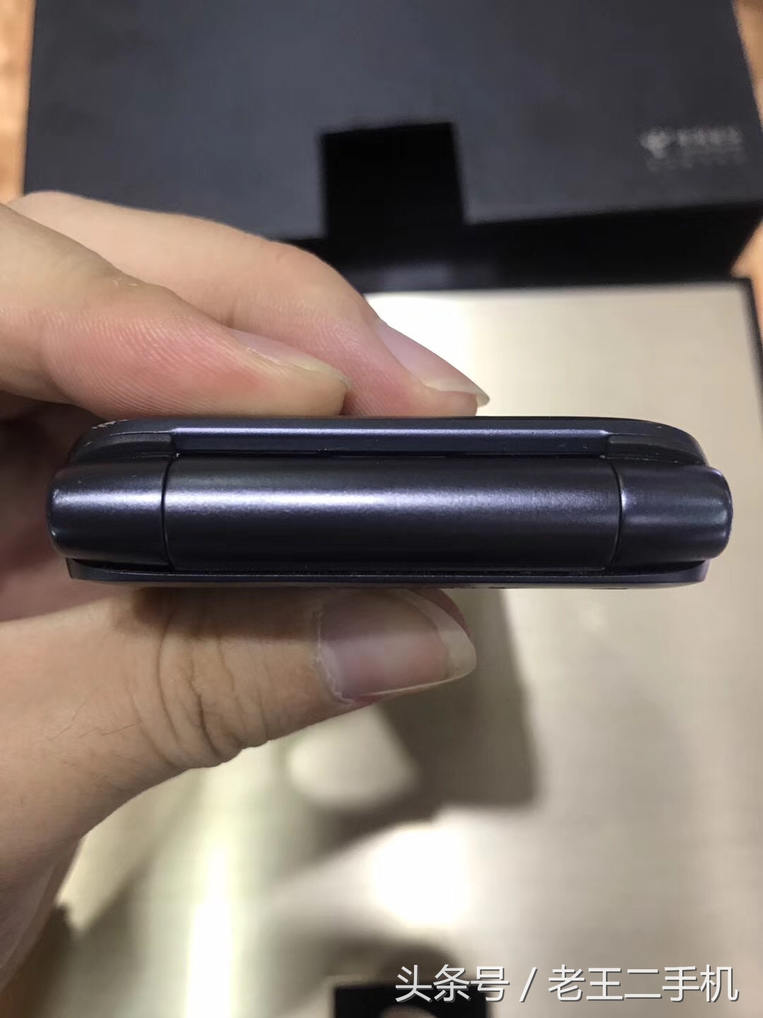 淘了两款,不得不说,三星的翻盖手机真是越做越漂亮了