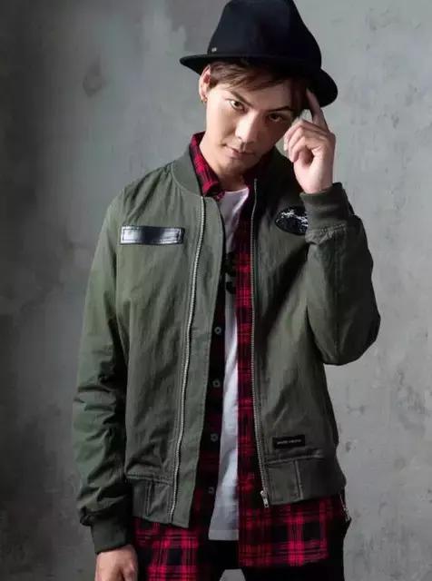 拿出旧格纹衫，秋冬这么搭胜过你买狠货！