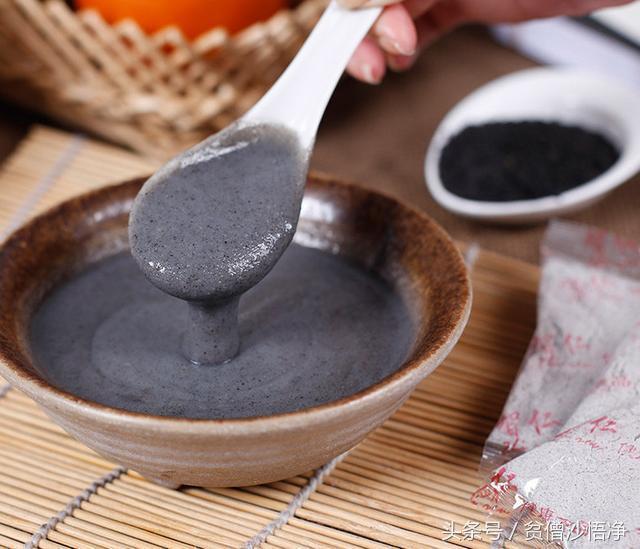 白发越来越多教你一招白发变黑发,白头发染黑天然方法