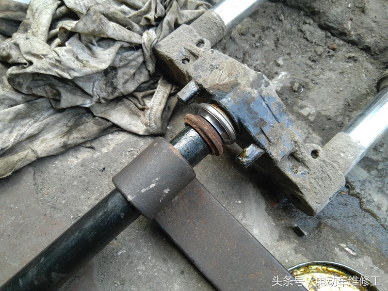 电动车车头反复晃动怎么解决,电动车车头晃动维修全教程