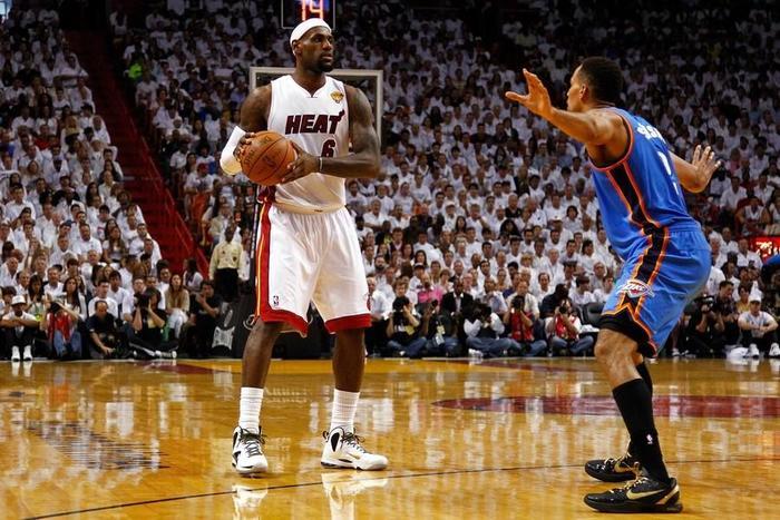 冠军战靴fmvp,fmvp第一款是几年出的