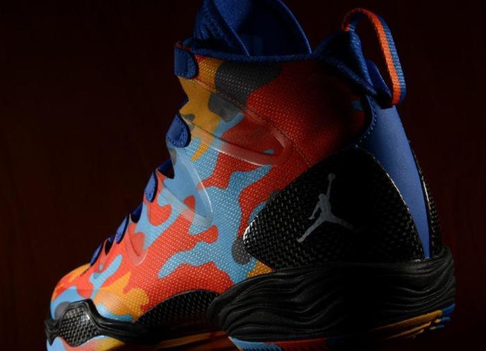 冠军战靴fmvp,fmvp第一款是几年出的