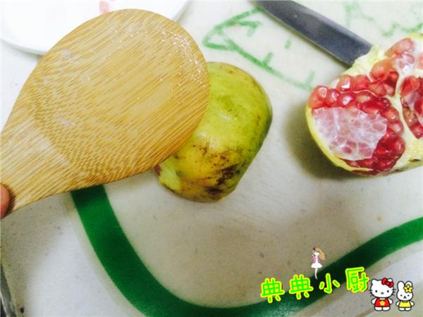 想要快速剥出粒粒分明的石榴，这个小窍门请收好！