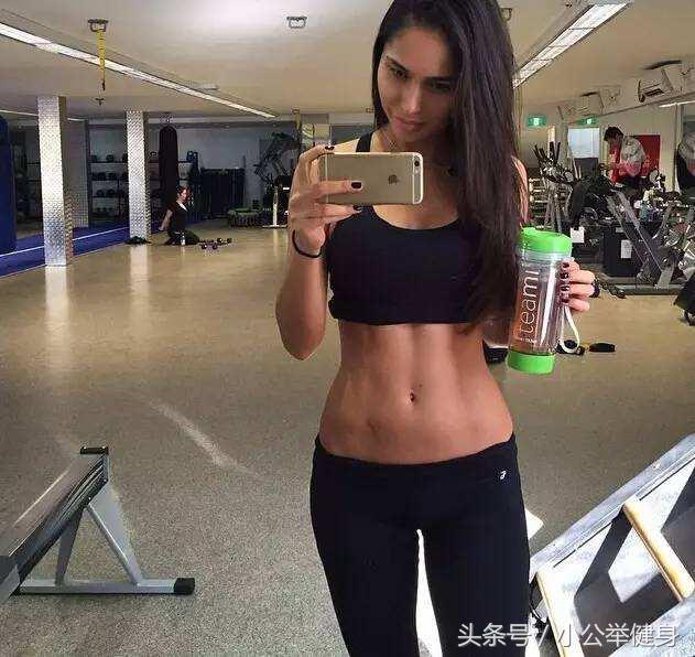 健身长期喝4升水对身体有害吗,健身每天喝3瓶啤酒还有用吗