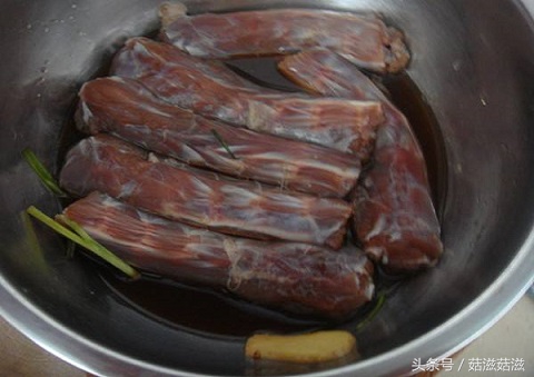 正宗久久鸭技术哪里学,久久鸭是进货还是自己做