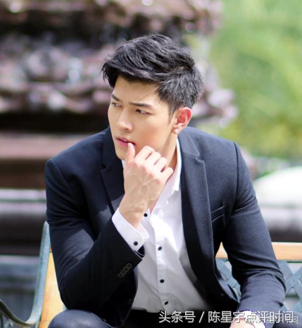 泰国时尚圈新晋宠儿神哥GxxodItthipat轻松驾驭百变造型