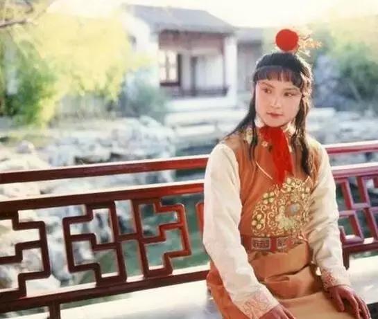 薛宝钗与多少人有私情,薛宝钗和林黛玉是情敌关系吗