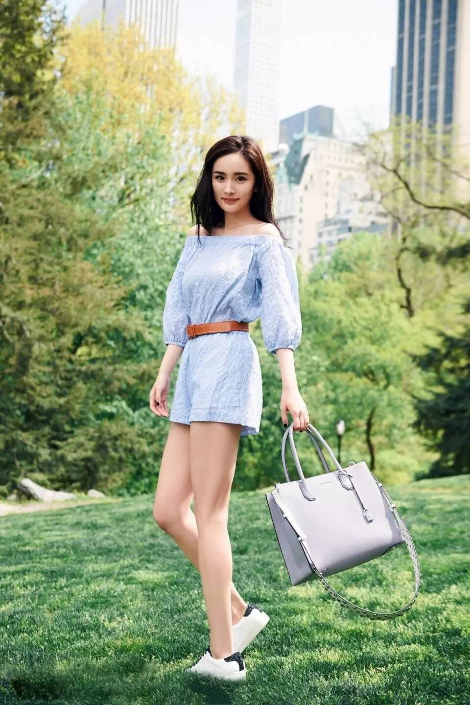 杨幂穿的最火的牌子,杨幂亚太区代言什么品牌