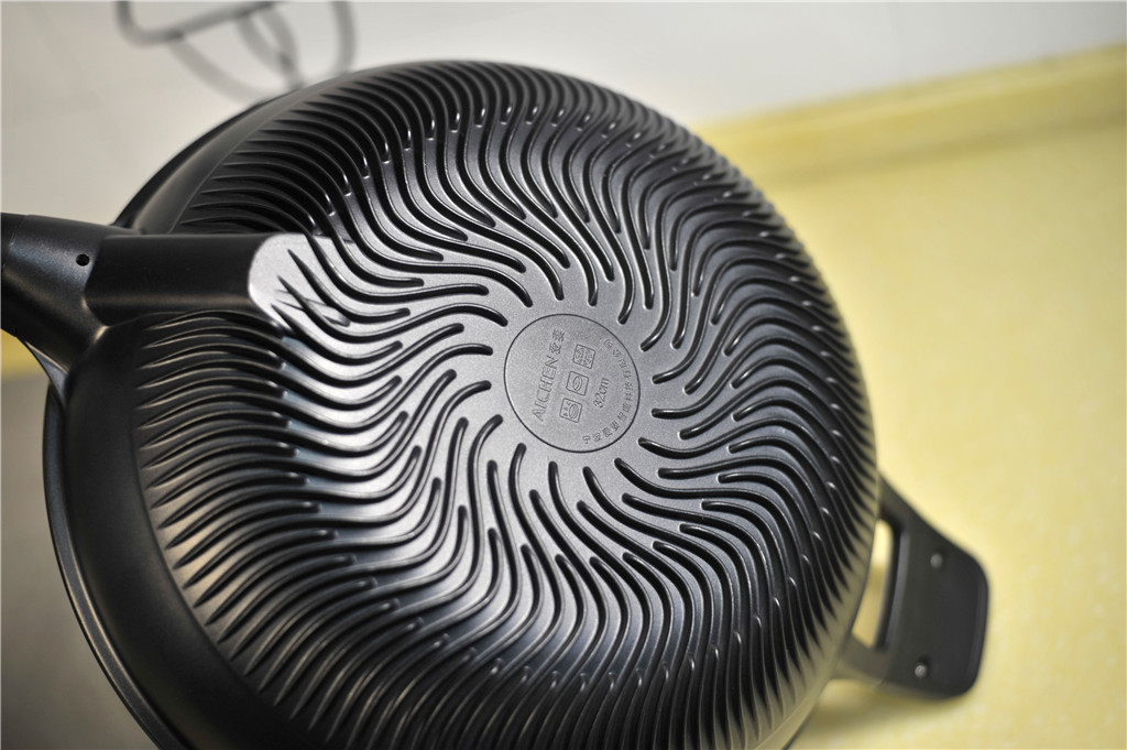 不会烧菜怎么办?这个智能锅比单看菜谱靠谱得多