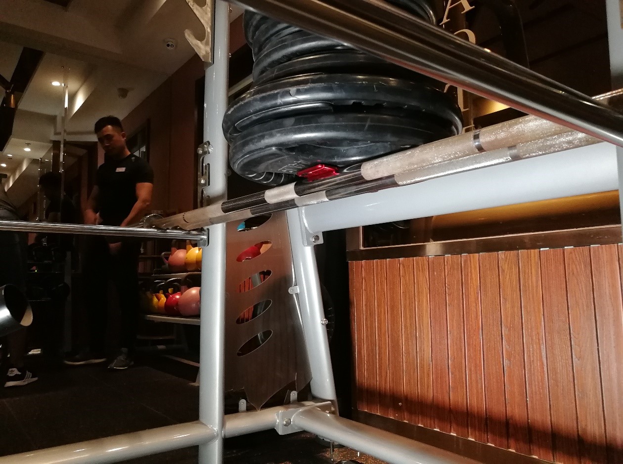 手机被坐弯了可以继续用吗,手机不小心坐弯了