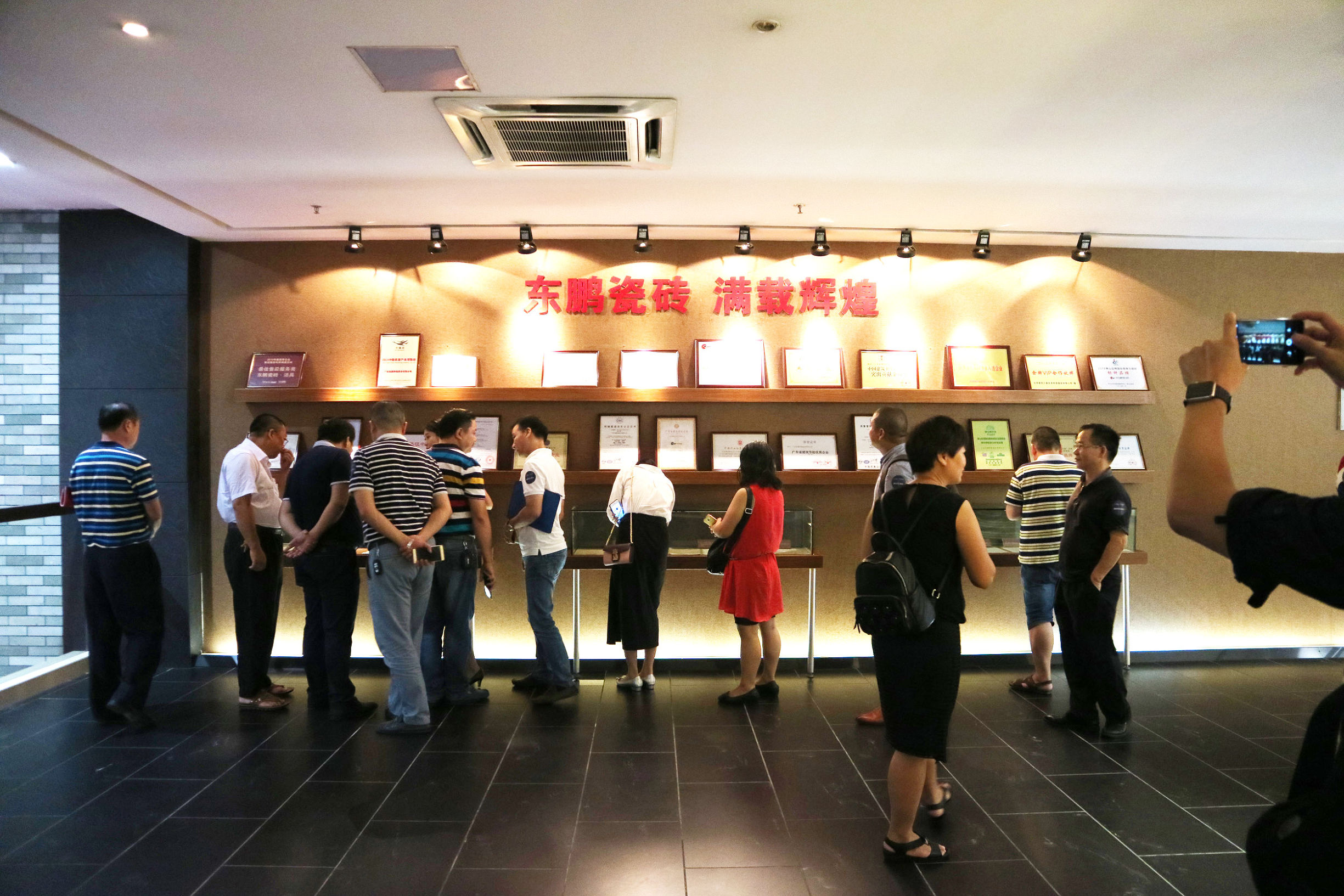 东鹏瓷砖50周年上新季,东鹏陶瓷哪年诞生的