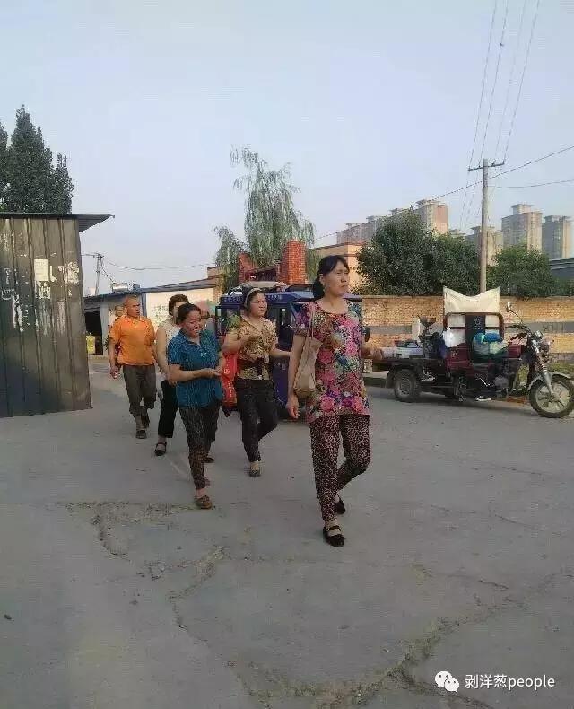 农民纪录片拍摄者张焕财:我就是一只脖子上挂着DV的“鸡”