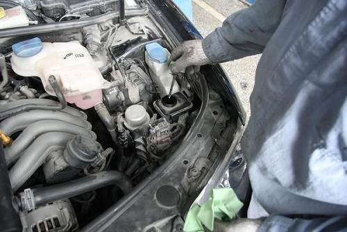 电子助力油多久更换一次,助力油少了是更换还是加