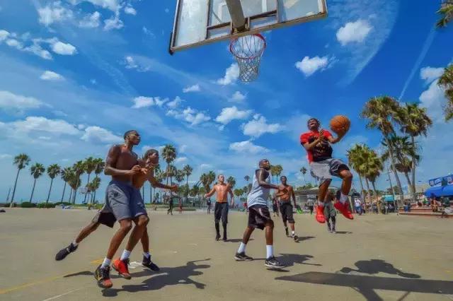 看你的球鞋就知道你会不会打球,打球对于球鞋要求高吗