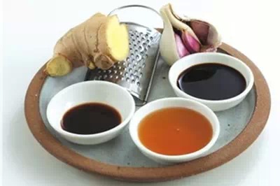 孩子吃重口味脸上斑会很明显,小孩吃什么容易脸上出现小黑点点