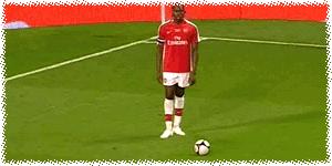 搞笑踢足球笑到吐血,爆笑踢足球