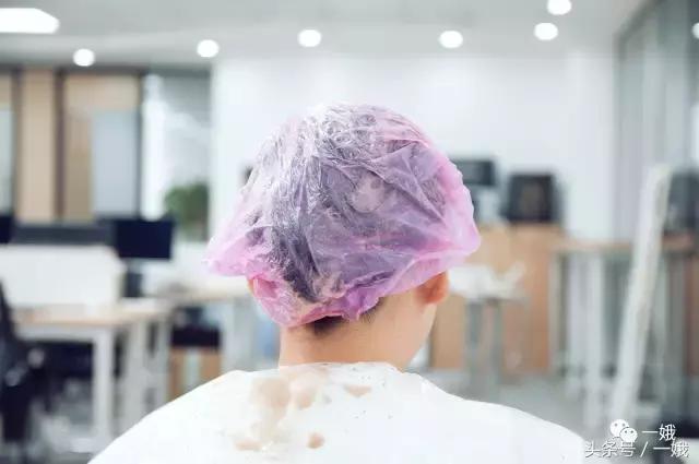 如何评价李宇春的先锋感时尚造型,李宇春怎么打扮都像中性人