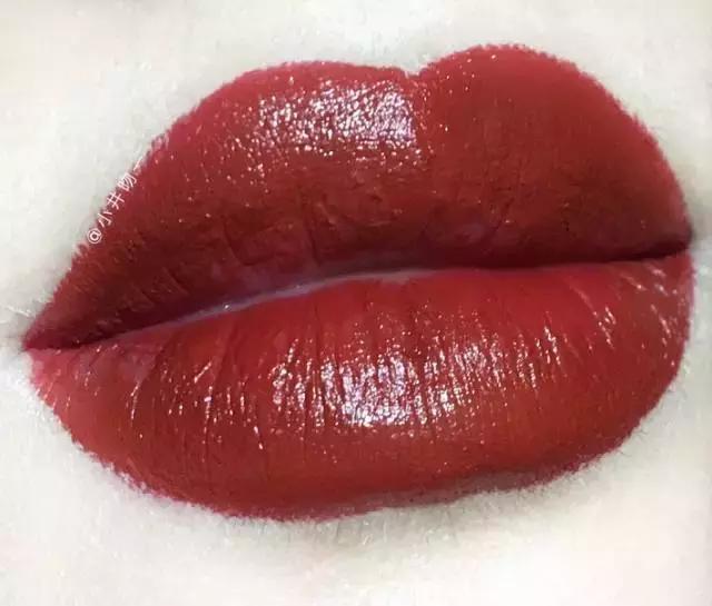 天气变冷了润唇膏,天气冷了买口红