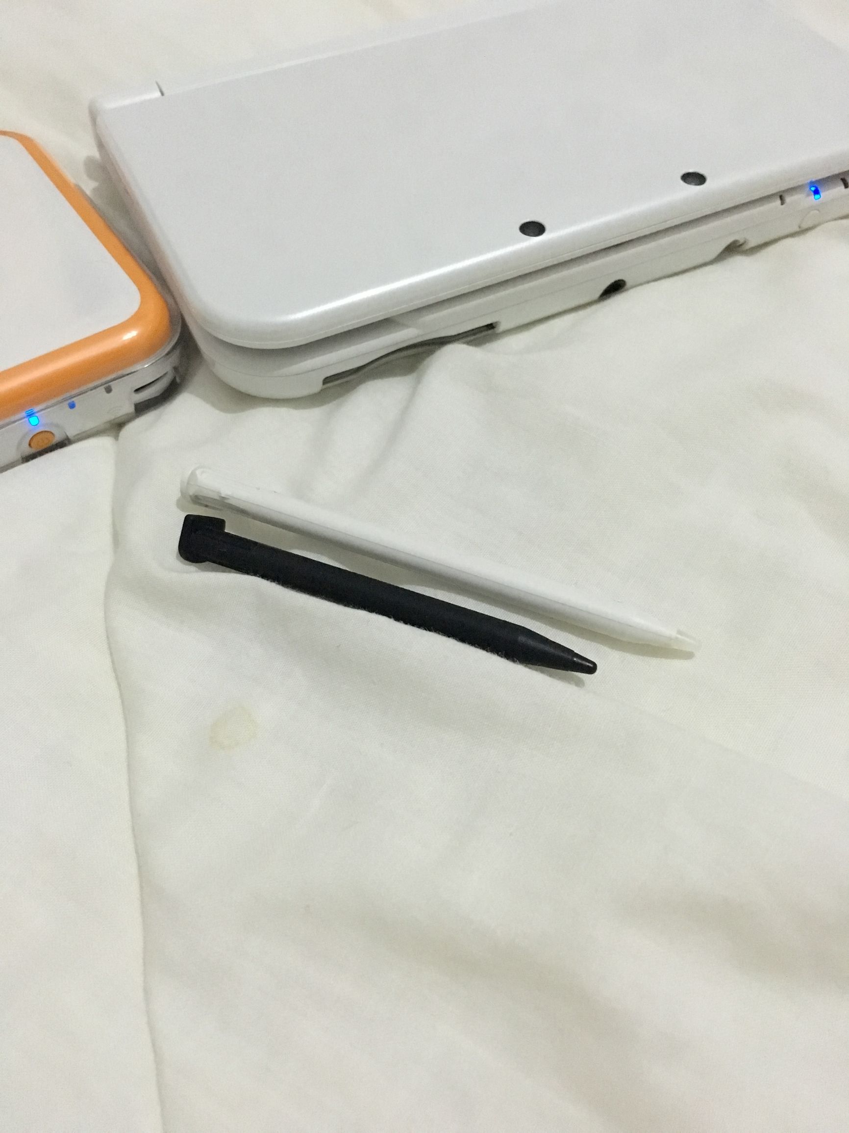 new2dsll和new3dsll买哪个,任天堂new2dsxl评测