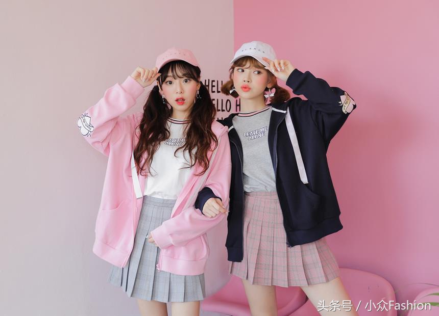 韩国女生卫衣搭配图片,适合女汉子卫衣穿搭拍照姿势教程