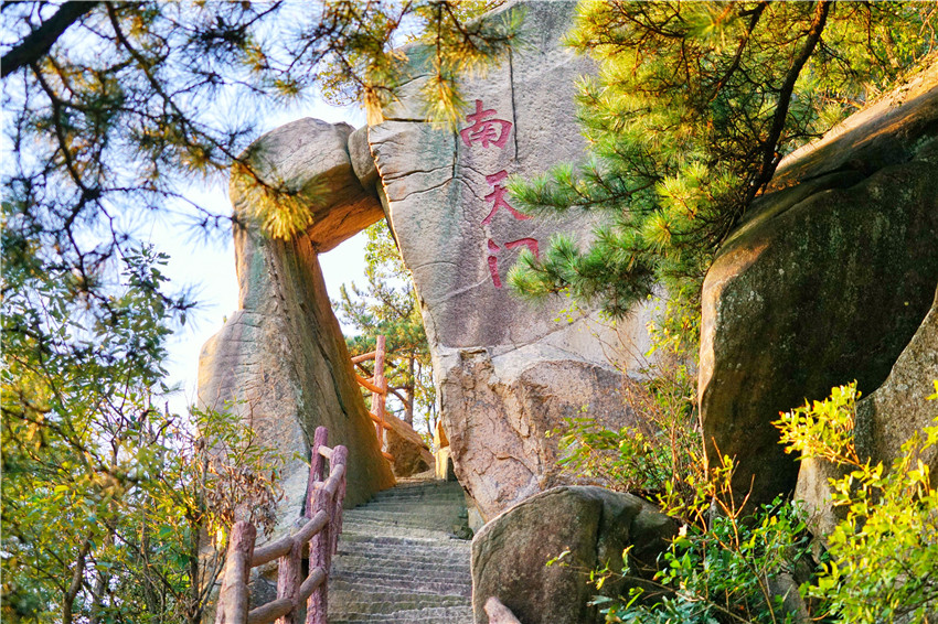 大自然山顶巨石,南天门到大别山主峰