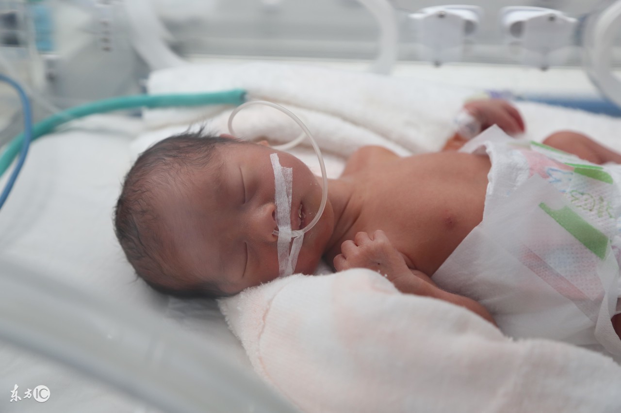 顺产后40多天突然出血怎么回事,产妇顺产30天还在流血