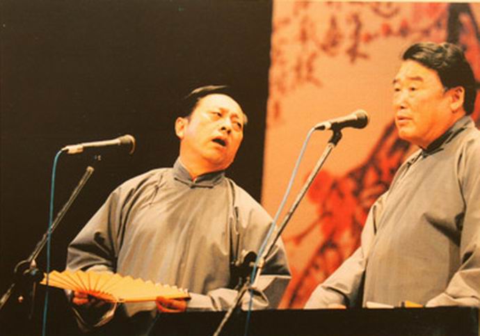 侯耀文坦言12岁的时候第一次登台,侯耀文的大师兄