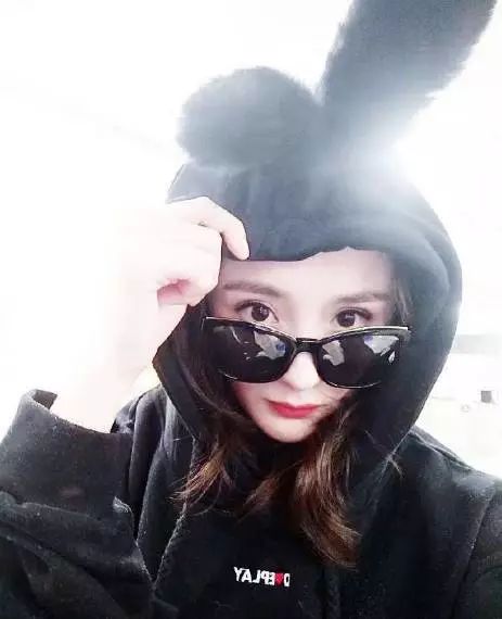 杨幂帽衫,杨幂同款蓝色拉链帽衫