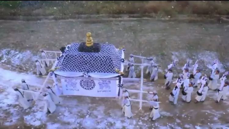 剧情已过半，主角领盒饭，反套路不断，《那年花开》的脑洞忒厉害