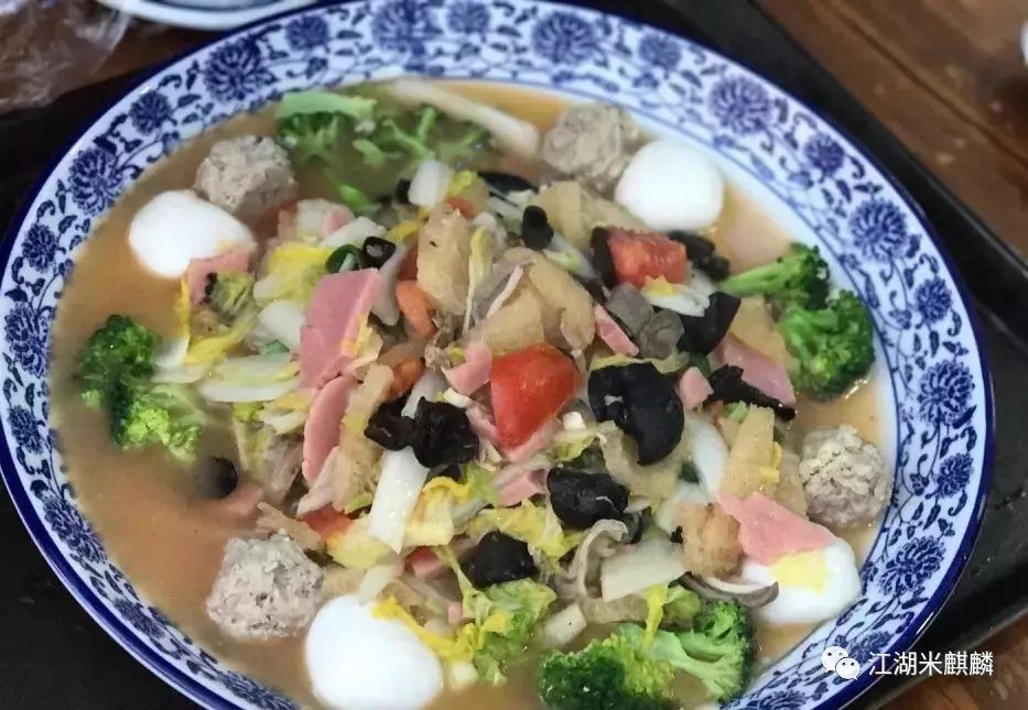 绍兴百年老字号美食臭豆腐,100块钱吃遍水塔美食街