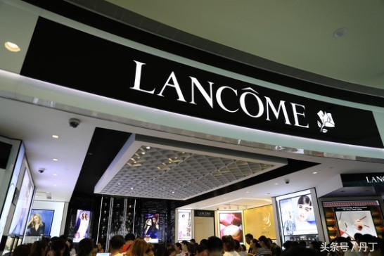 美女三亚之旅、疯狂购物、刷爆银行卡、