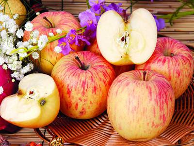 这样吃苹果才过瘾,这样吃苹果会更甜
