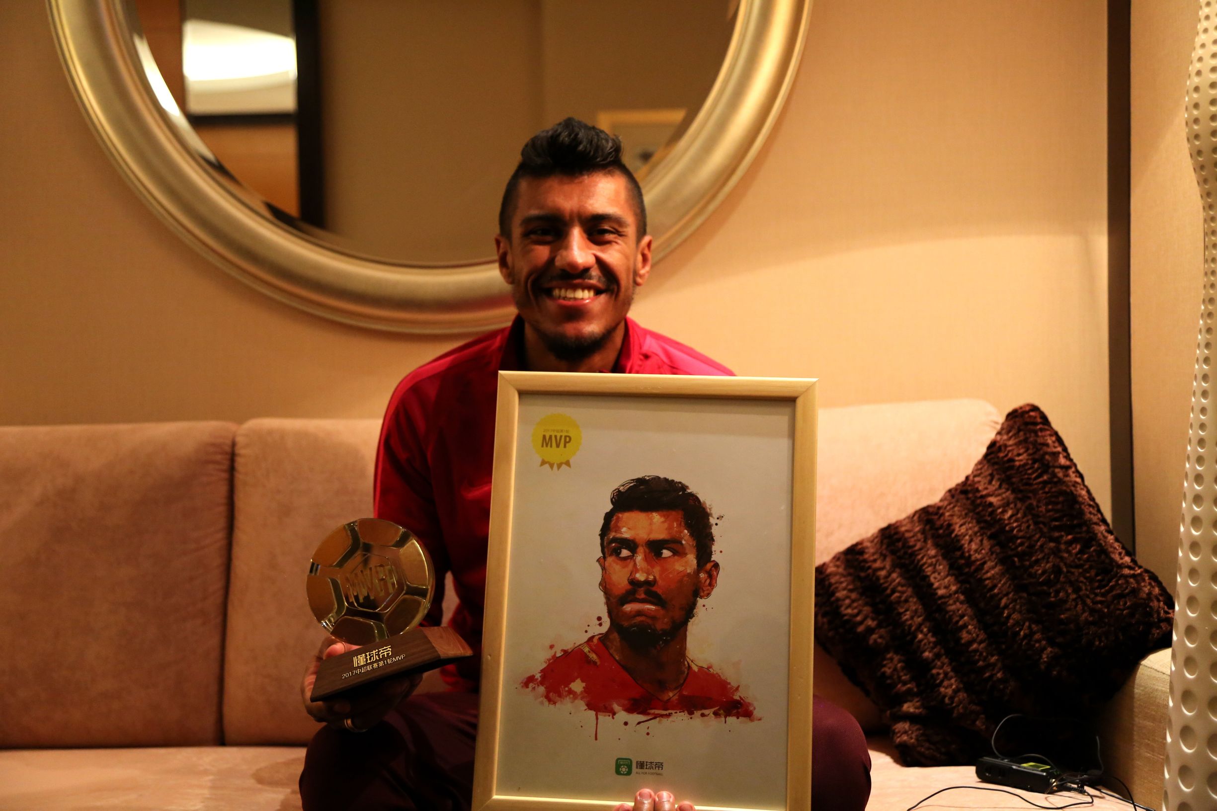 风雨交加,一路流浪,与命运抗争的*力暴**鸟永不沉沦