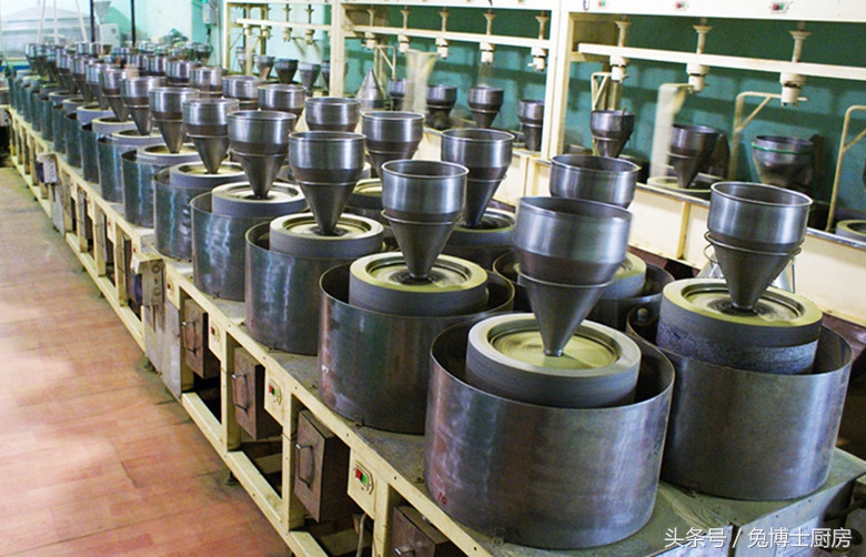 宇治抹茶和科麦抹茶哪个好,抹茶是不是绿茶磨成粉的