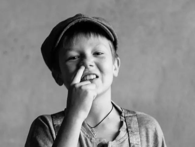 小儿鼻炎鼻塞不通气用什么药,小儿鼻炎不治疗能自愈吗