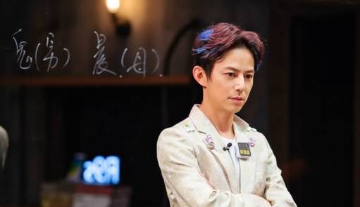 王嘉尔何炅何老师,何炅发型炸了的节目