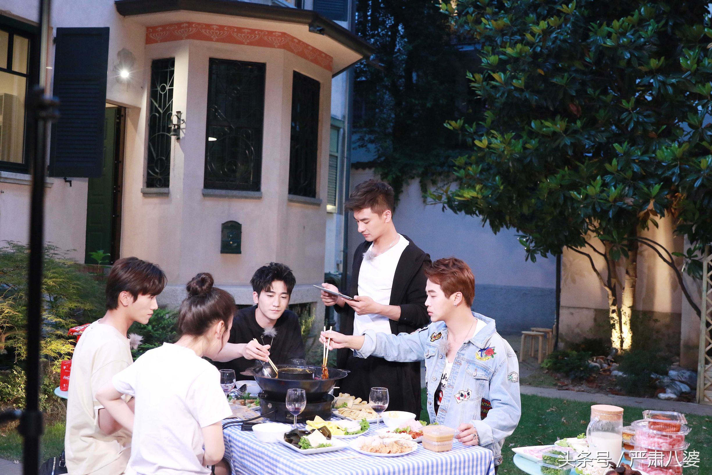 遇见足球城综艺节目,遇见足球吴昕郑恺视频