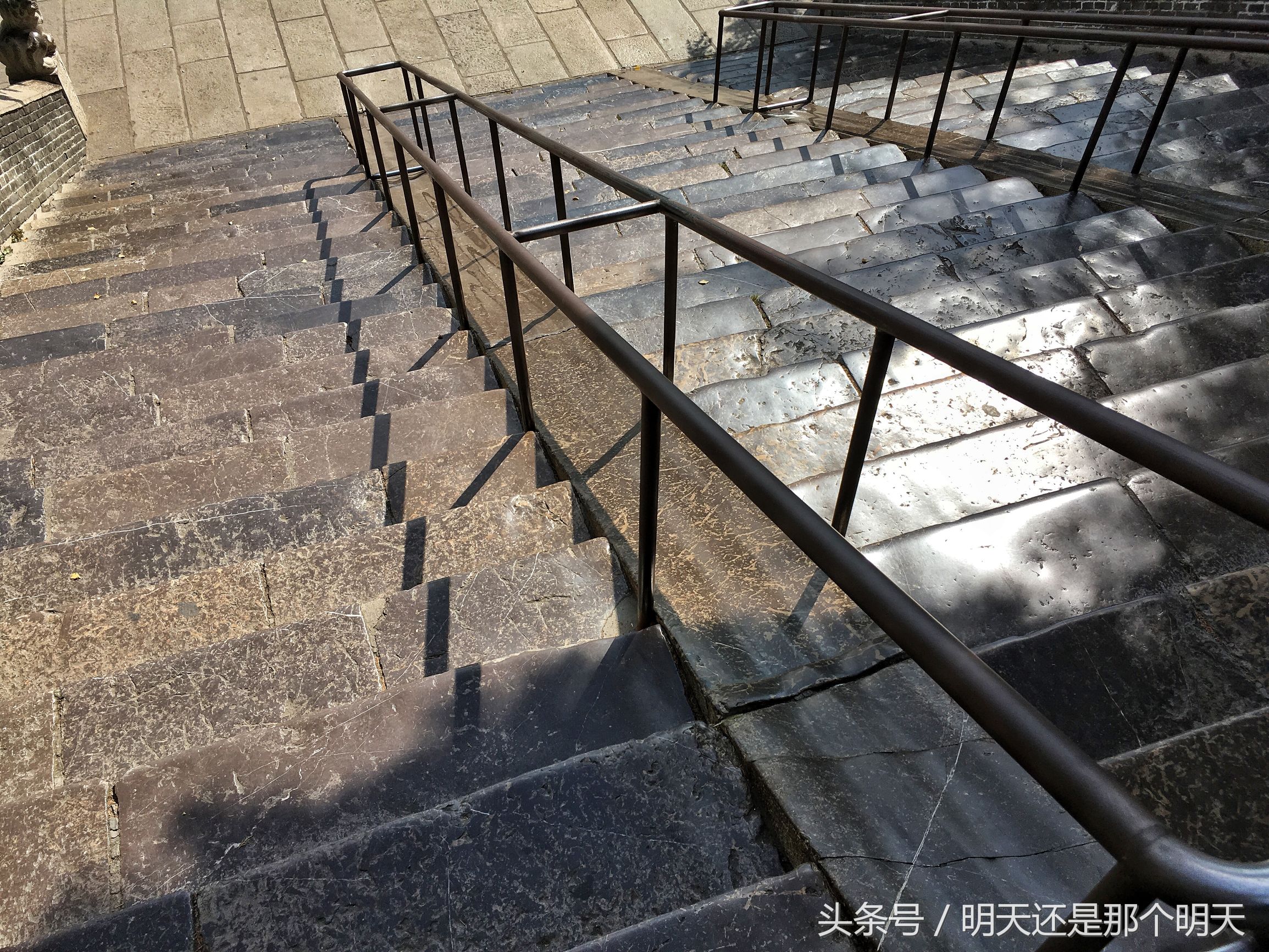 大明湖一城山色半城湖对联照片,一城山色半城湖大明湖对联