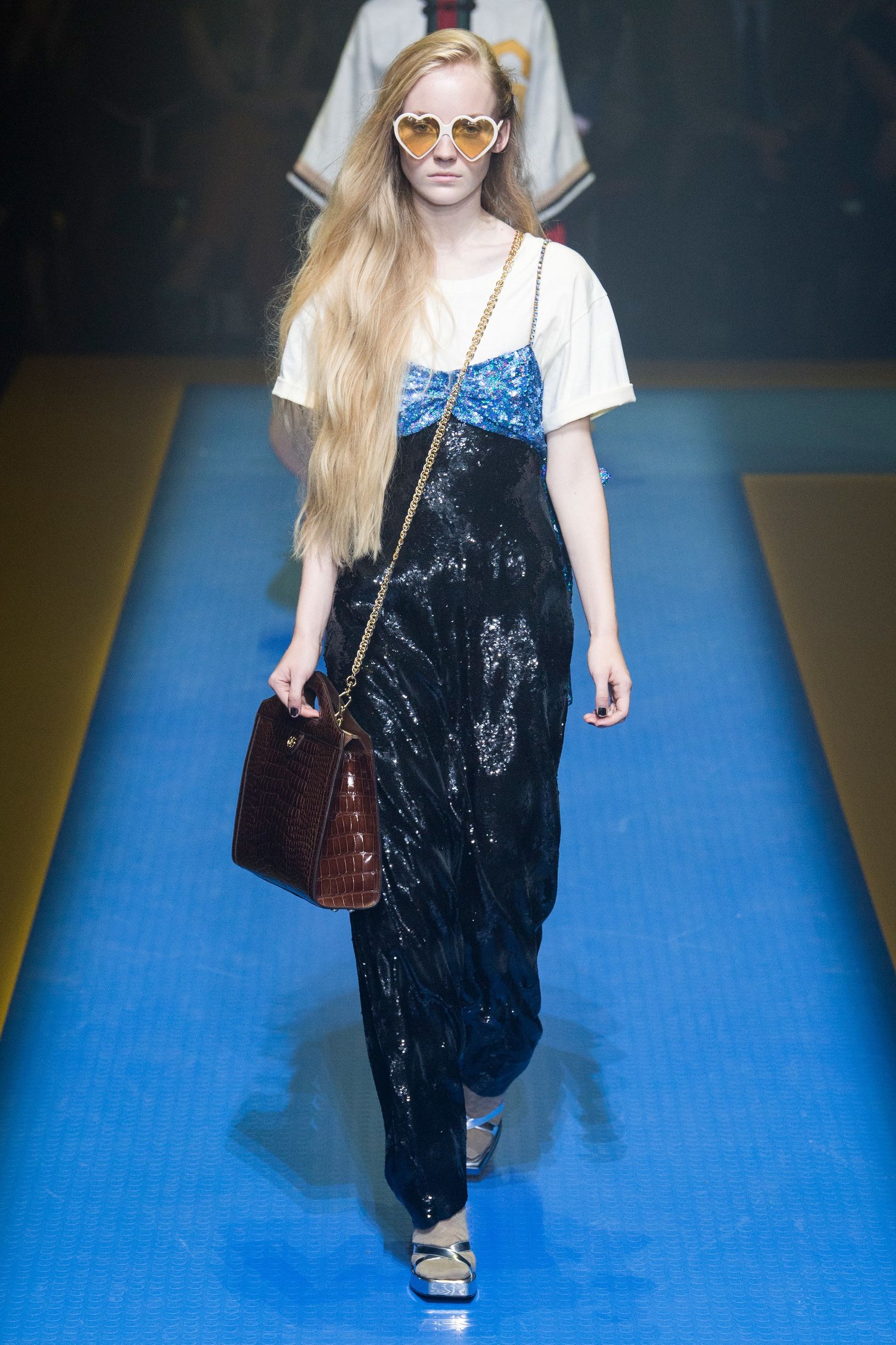 米兰时装周gucci直播外场,米兰时装周gucci三叶草