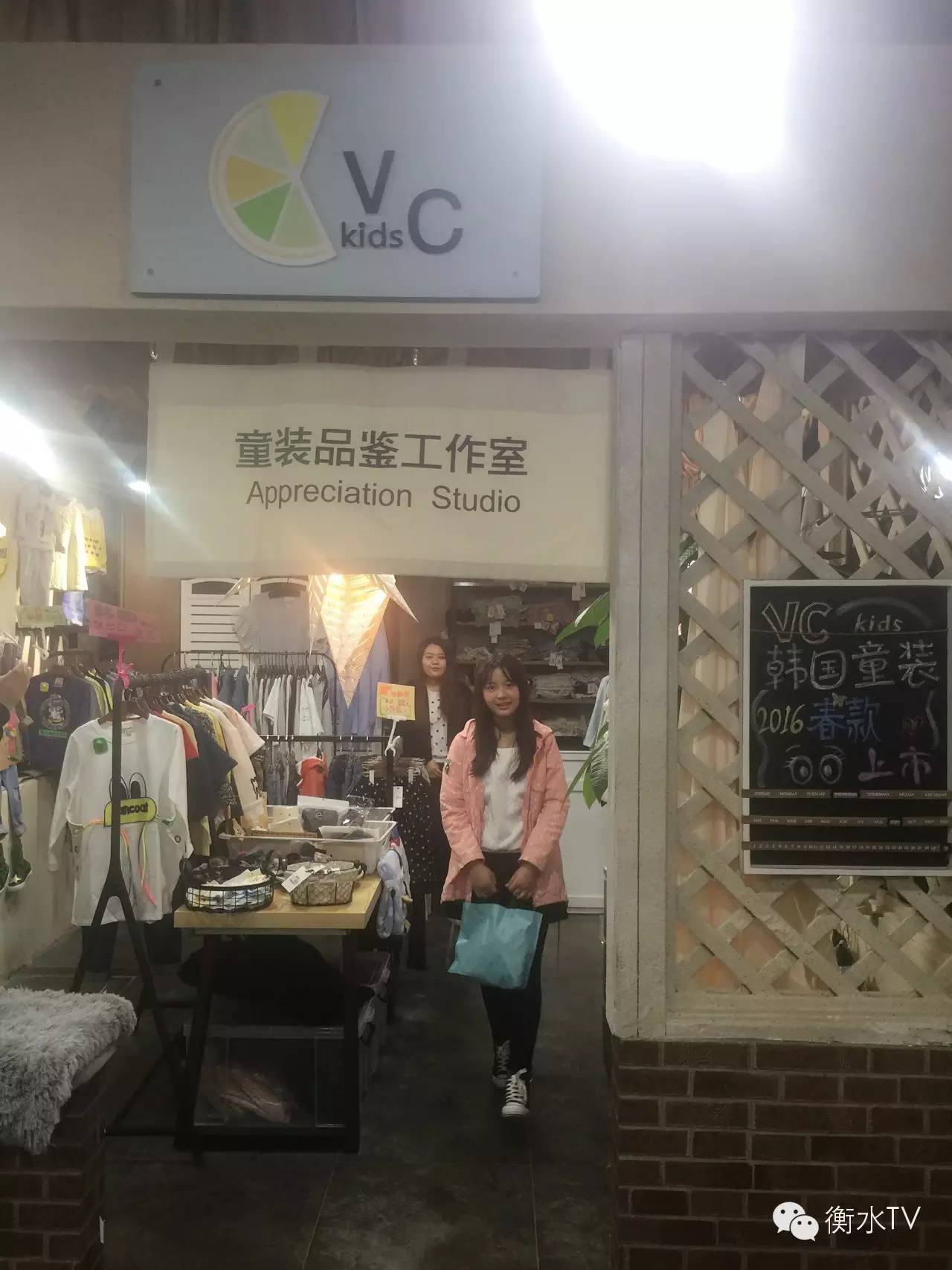 衡水10岁顾客酷似Angelababy，3·15惊现一韩国童装店，店长惊呼不要太像打折送衣～