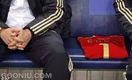 足球那些令人遗憾的场面,足球十大心酸时刻