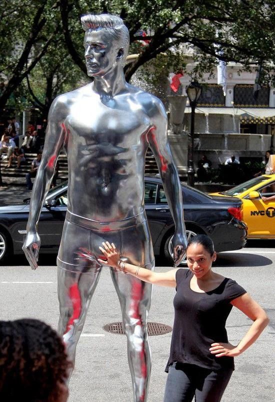 世界十大奇葩的雕塑,节操碎一地图片