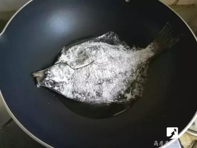 怎么煎鱼不粘锅不掉皮锅怎么处理,怎样煎鱼不粘锅不掉皮省油又好吃
