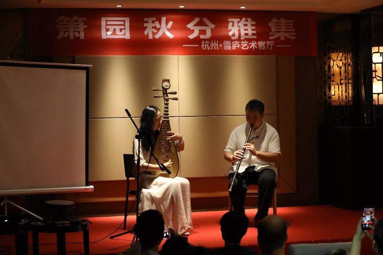 金风送爽同邀月下联,金风送爽迎中秋